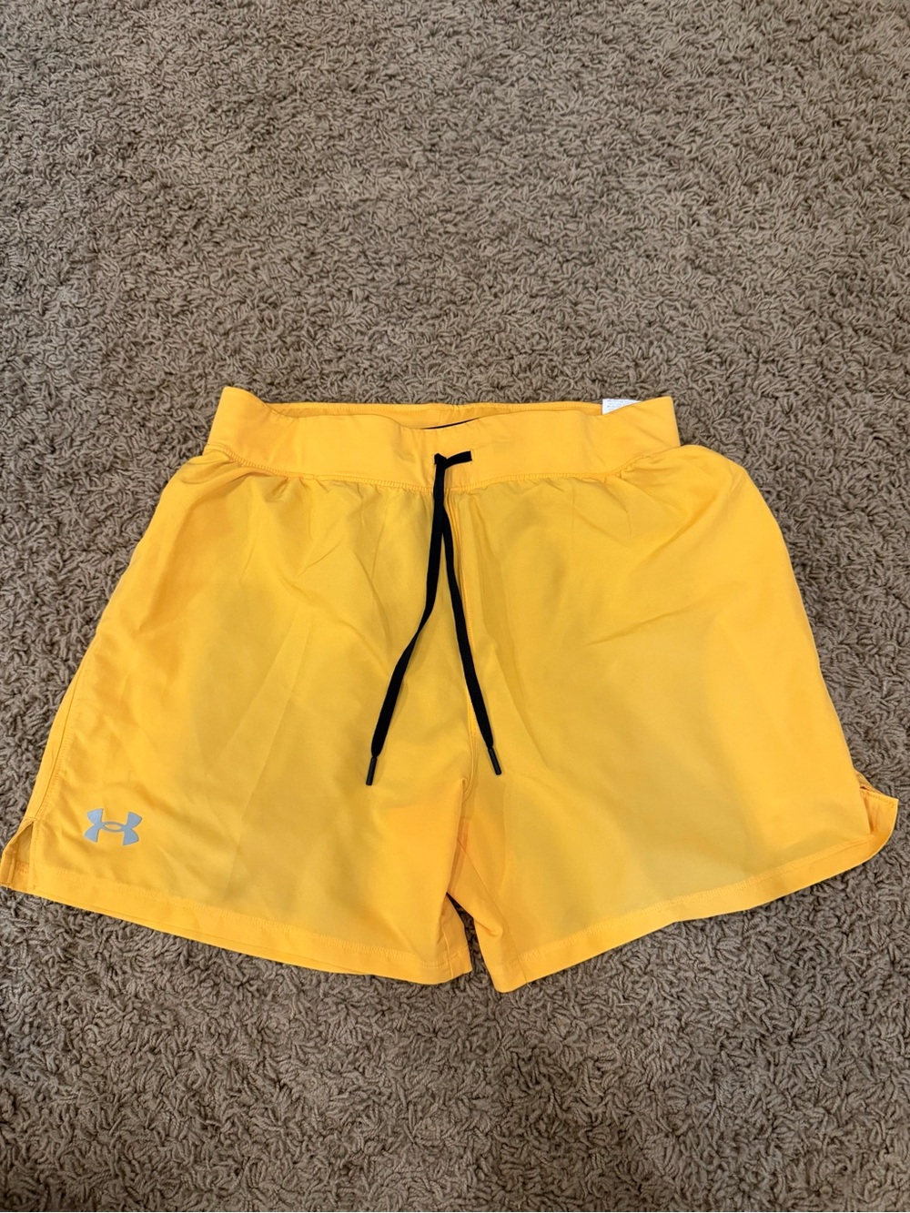 Under Armour lined men’s athletic shorts